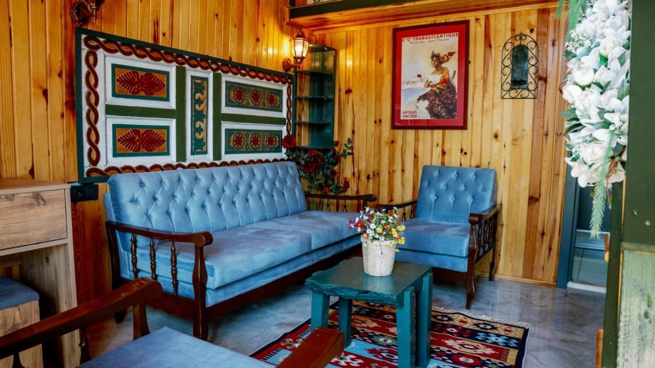 Serender Bungalov Bed and Breakfast Foça Esterno foto